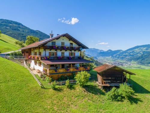 Kaltenbach Apartment | Discover Wieshof: Family-Friendly Stay with Kitchen Access