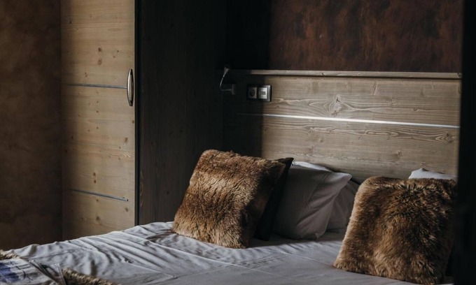 Val-Thorens Apartment | Modern Retreat: Fitness, Pool & Spa Near Resort Center