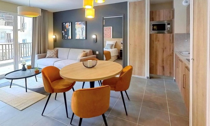 Saint-Etienne-de-Tinee Apartment | Wifi, 100m from ski slopes, sauna, hammam, parking, tv, ski locker, 37m², Auron