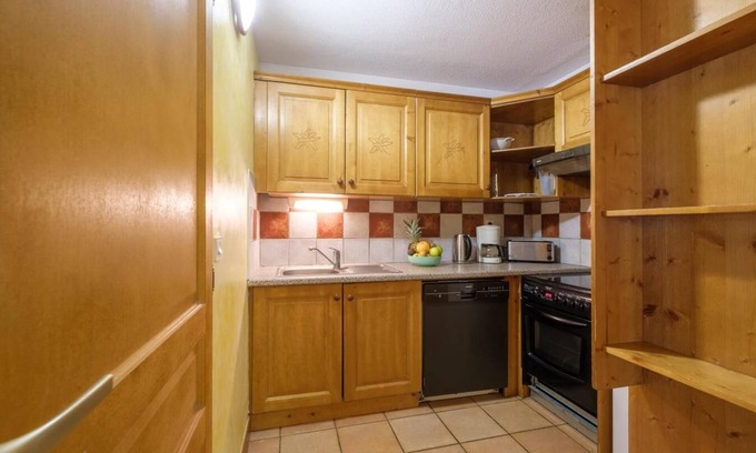 Lanslevillard Apartment | Cozy Retreat in Val Cenis: Sauna, Balcony & Pet Friendly