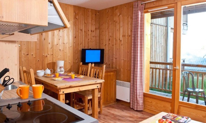 La Feclaz Apartment | Relaxing Retreat in La Féclaz with Pool and Spa Amenities