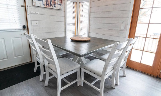 Ladysmith House | Inviting Wiggle Weigel Lodges: Family-Friendly with Breakfast