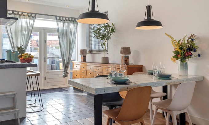 Wijk aan Zee House | Inviting Wijkiki Beach House with Ocean Views & Breakfast