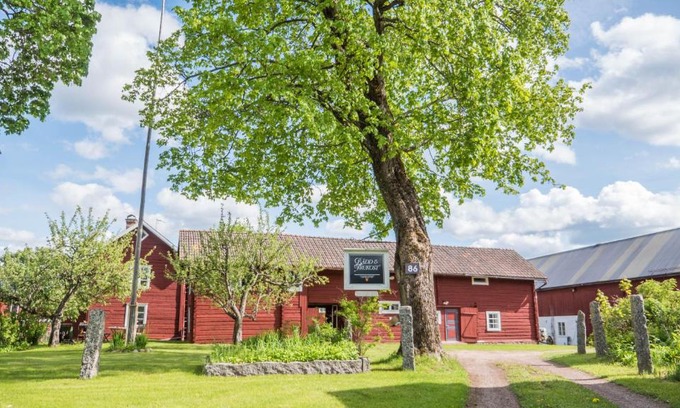 Gagnef Bed & Breakfast | Wikgården B&B: Oceanfront Retreat with Private Beach Access