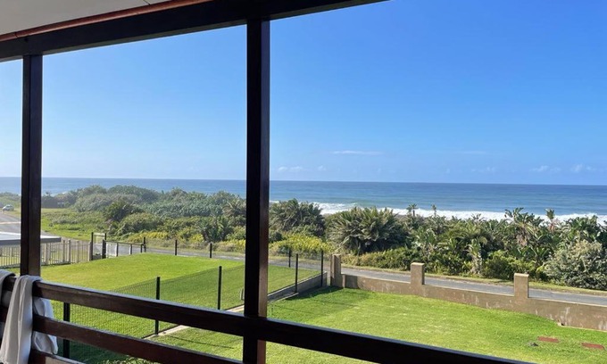 Leisure Crest House | Oceanfront Sanctuary: Wild Coast Sea View House Awaits