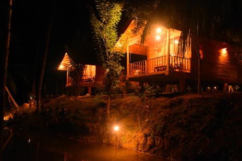 Sevanagala Hotel | Serene Wild Lake Side Retreat with Breakfast & Kitchen Access