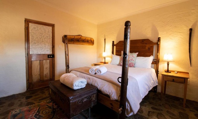 Graaff-Reinet House | Oceanfront Wild Olive Cottage with Pool & 9.1/10 Rating