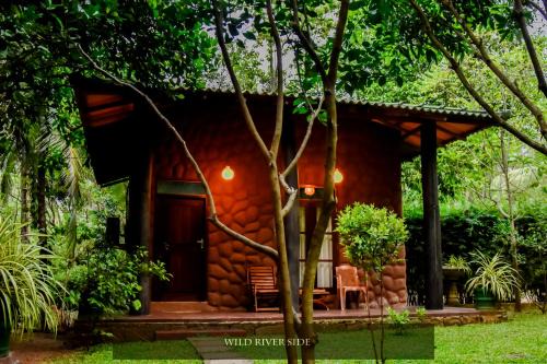 Udawalawa Cabin | Unforgettable Stay at Wild River Side with Hot Tub & Breakfast