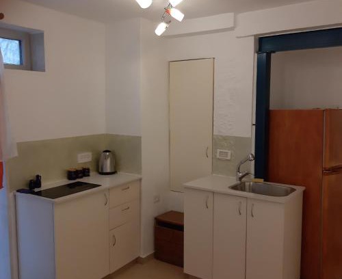 Malha Apartment | Wild Rose: Family and Pet Friendly Getaway Awaits