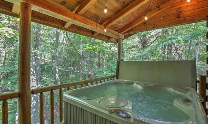 Millersburg Cabin | Wild Rose Cabin: 9.8 Rated Retreat with Hot Tub & Kitchen