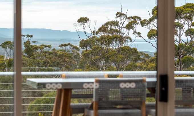 Bicheno Villa | Wild Sanctuary: Family-Friendly Escape with Top Guest Ratings