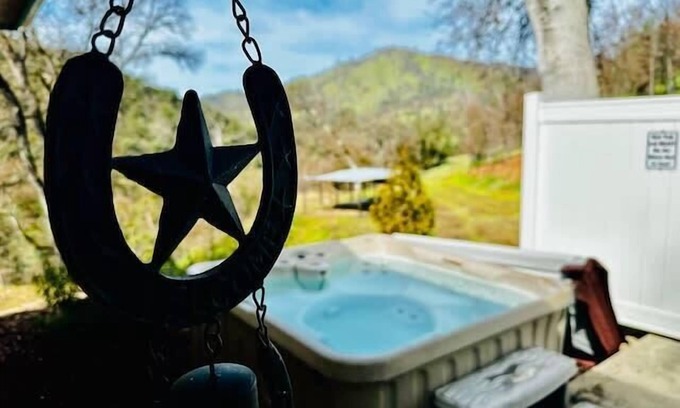 Ahwahnee House | Wild Stallion Retreat with Hot Tub and Darts - 10/10 Rated