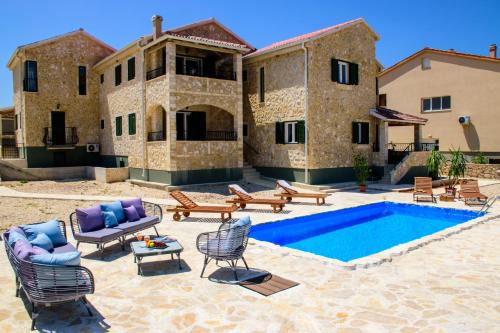 Razanac Apartment | Wild Wind: Top-Rated Hotel with Pet-Friendly Amenities