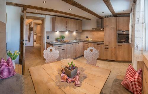 Fuegenberg House | Wildauhof - Alm: Family-Friendly Retreat with Hot Tub
