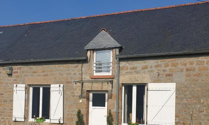 Lignieres-Orgeres House | Explore Wildberry Cottage: Guest Rated 9.4 with Hot Tub