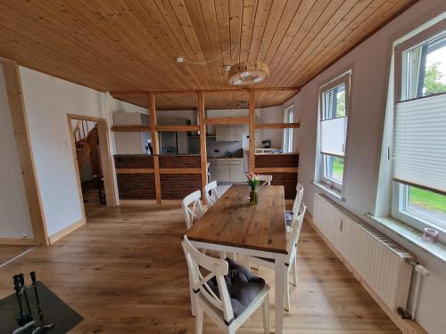 Seesen Apartment | Family-Friendly Retreat at Wildemannstraße X with Hot Tub