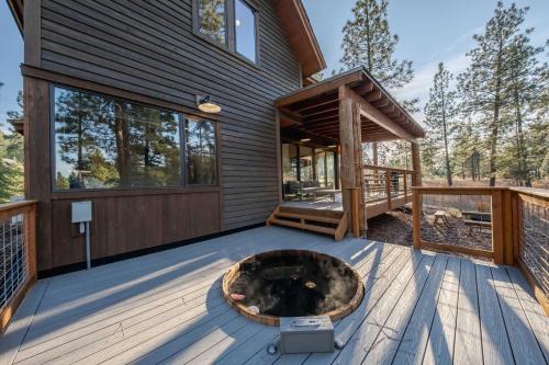 Eureka House | Wilderness Club Cabin - Sleeps 7