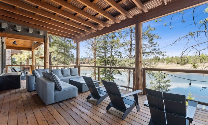 Eureka House | Unforgettable Wilderness Club Retreat with Lake Views