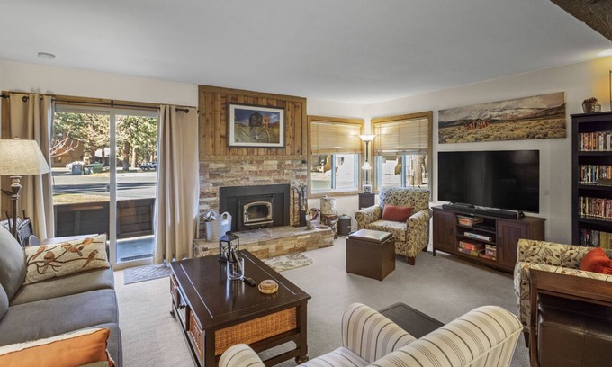 Mammoth Lakes Condo | Wildflower 23: Top-Rated Getaway with Pool & Spa