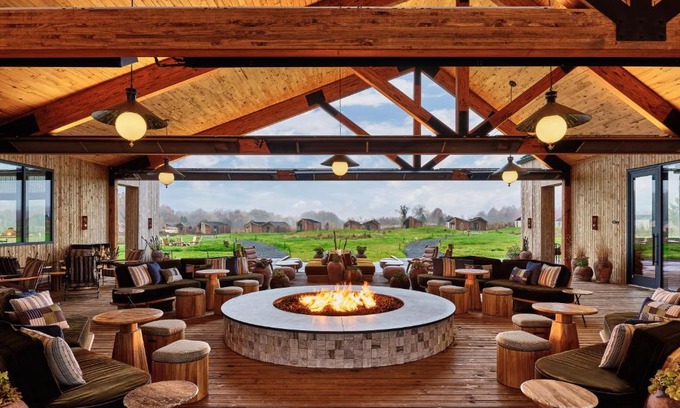 Gardiner Hotel | Discover Wildflower Farms: Spa, Pool & Pet-Friendly Retreat