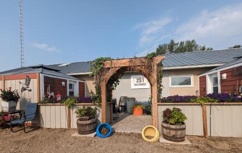 Manitoba House | Budget-Friendly Wildgoose Accommodation for Families