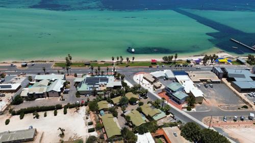 Denham Villa | Oceanfront Wildsights Villas: Pet Friendly 4-Star Retreat