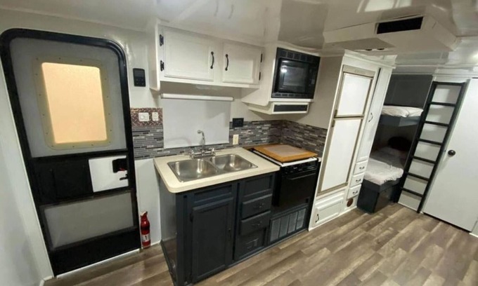 Dover House | Wildwood Camper: Relaxing Escape for Up to 5 Guests