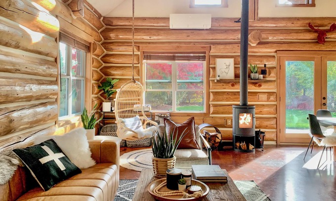 White Salmon House | Wildwood Mountain Modern Log Cabin with Game Room & Pool