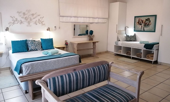 Centurion Apartment | Wilger Guesthouse: Family-Friendly Stay with Pool & Breakfast