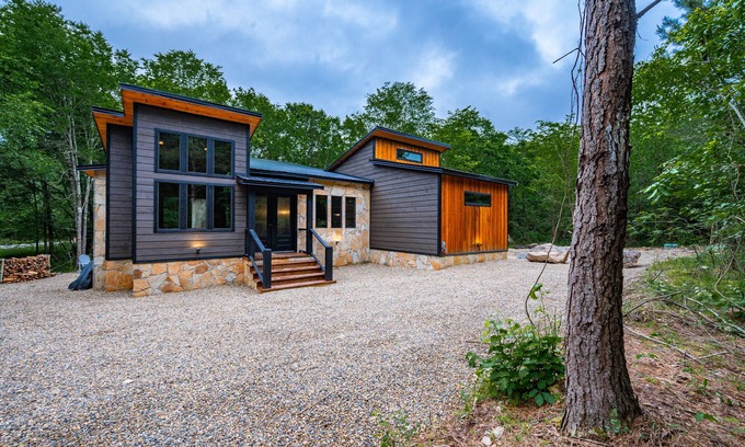Broken Bow Cabin | Secluded Creekside Cabin - Ideal for Taco Lovers & Families