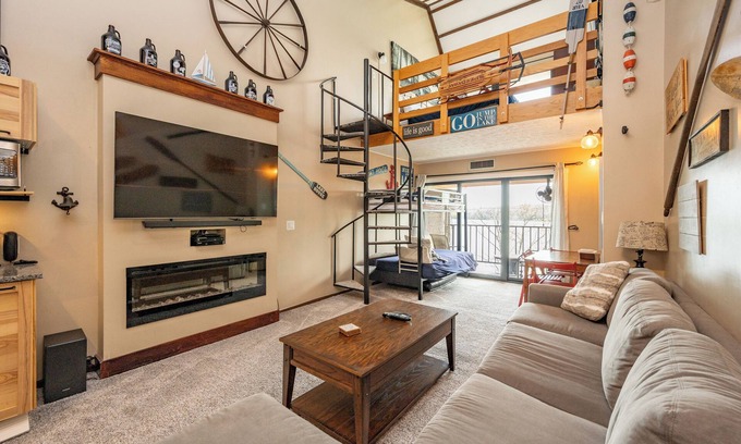 Thayerville Condo | Serene Lakefront Studio Loft with Pool & Hot Tub Access