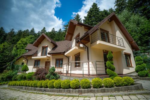 Limanowa Villa | Top-Rated Willa Łysa Góra Limanowa: Pet & Child Friendly
