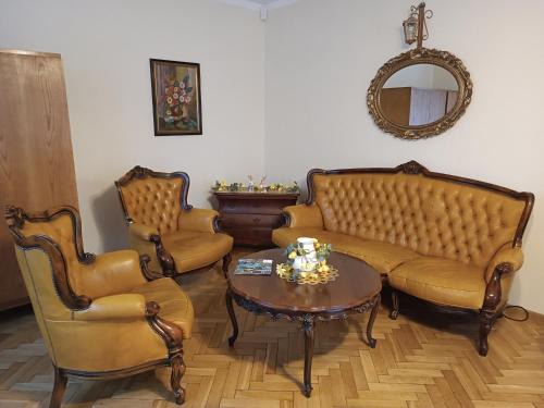 Checiny Bed & Breakfast | Discover Willa Bona: Close to Royal Castle with Night Tours