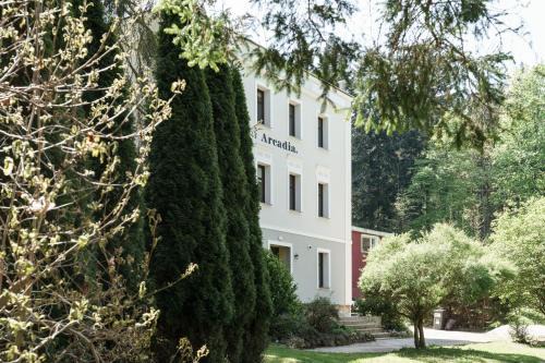 Ladek-Zdroj House | Willa Bywaj Zdrój: Perfect for Families and Pet Lovers