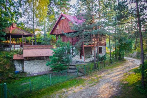 Susiec Villa | Cozy Getaway at Willa Jodełka - Pet and Child Friendly