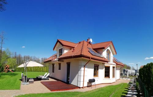 Gizycko Villa | Willa Kisajno: Family-Friendly Getaway with Pet Amenities