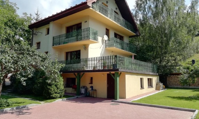 Piwniczna-Zdroj Bed & Breakfast | Pet-Friendly Willa Mirabelka: Rated 9/10 for Families
