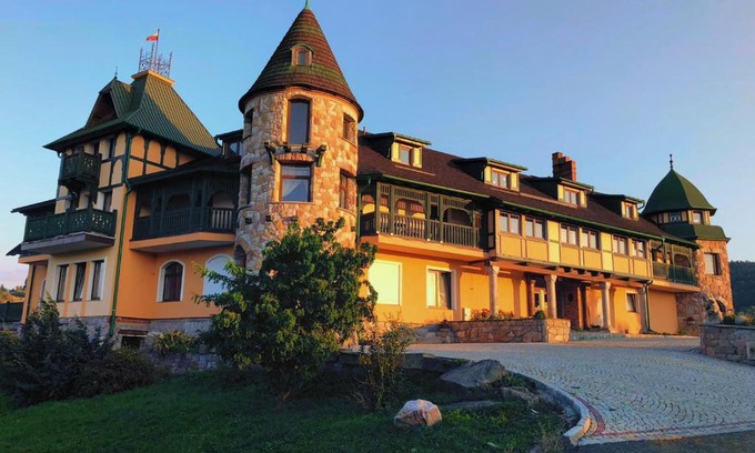 Duszniki Zdroj Bed & Breakfast | Family-Friendly Retreat at Willa Na Wzgórzu Wandy