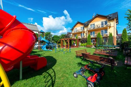 Karwia House | Delightful Willa Nemo: Family-Friendly Retreat with High Ratings