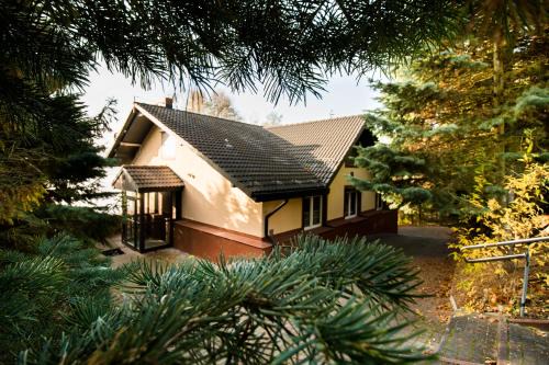 Ostrzyce Villa | Family-Friendly Retreat at Willa Ostrzyce with Hot Tub