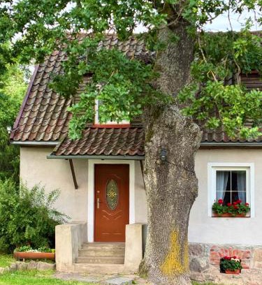 Ketrzyn Cabin | Guest Rated: Willa Pod Dębem with Family & Pet Amenities