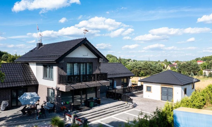 Podzamcze House | Explore Willa Pod Zamczyskiem: Top-Rated Pet Friendly Retreat