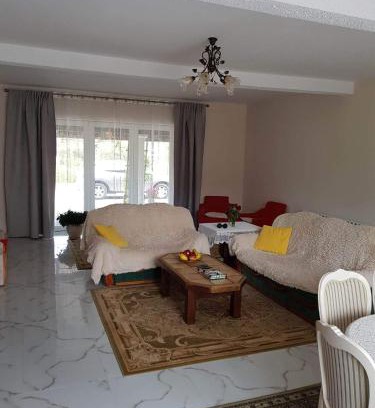 Rymanow-Zdroj Apartment | Willa Różana: Pet-Friendly Retreat with Hot Tub & 9.7 Rating