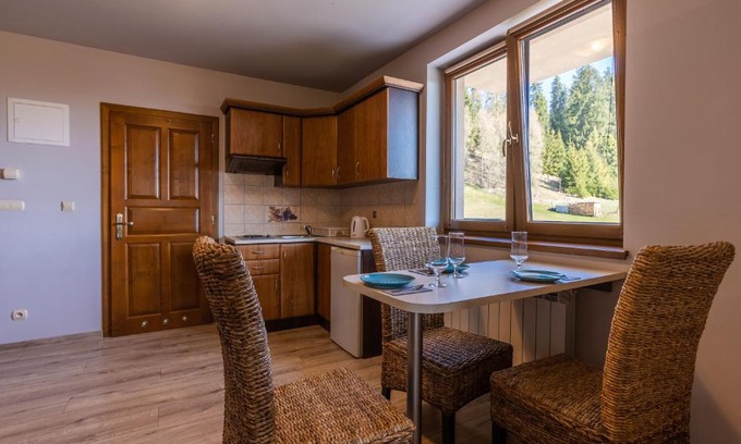 Lapsze Nizne Apartment | Willa Uroki Spisza: Family-Friendly Retreat with Kitchen