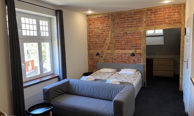 Zielona Gora Apartment | Willa w Centrum: Family-Friendly Getaway in the Heart