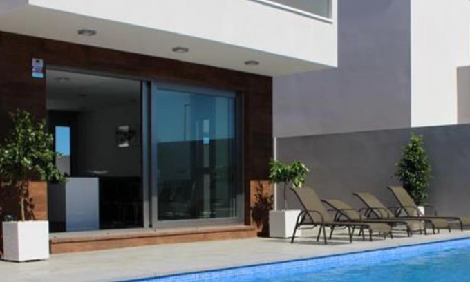 Torre de la Horadada House | Oceanfront Retreat: Willa Wakacyjna with Pool & Pet Friendly
