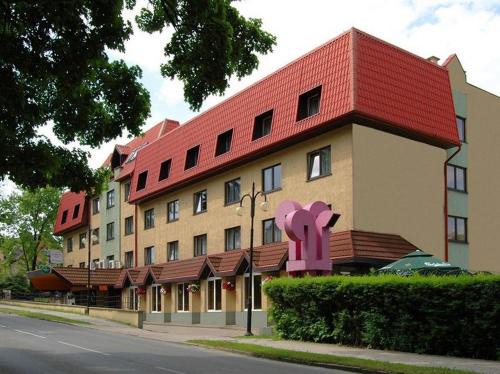 Polanica-Zdroj Hotel | Willa Wolność: Family-Friendly Retreat with Breakfast Included