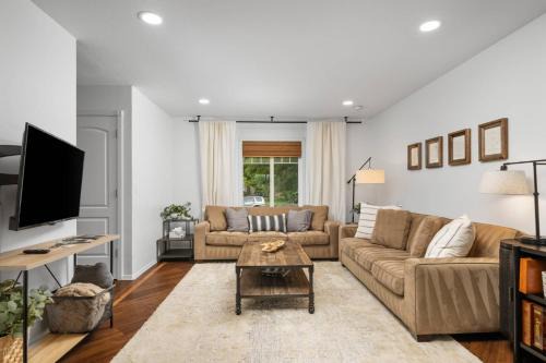 Dundee House | Discover Willamette Vintage: Family & Pet-Friendly Retreat