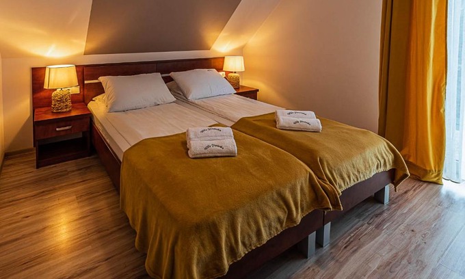 Czorsztyn Apartment | Seaside Serenity at Willapieninska: Pet-Friendly Retreat