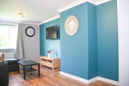 Willenhall House | Family-Friendly Stay at 2ndHomeStays in Willenhall